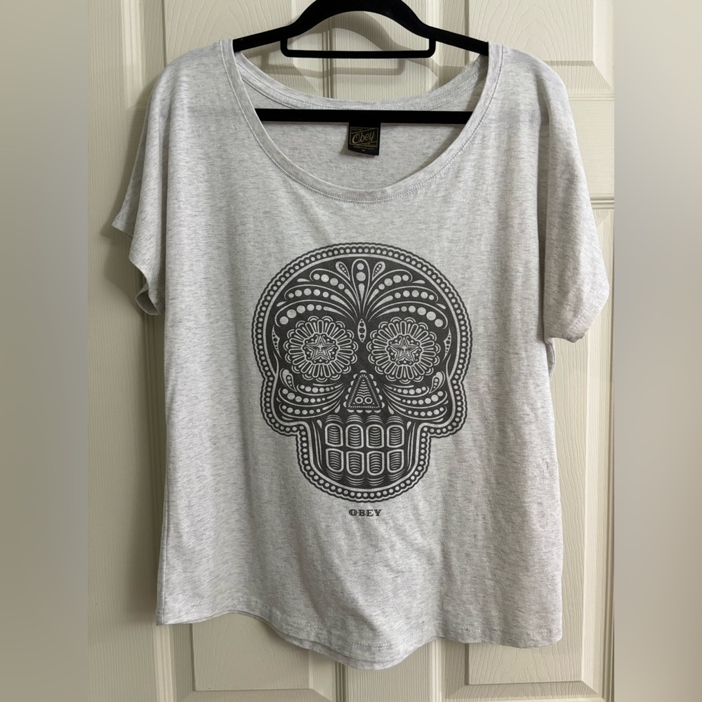 Obey Light Gray Sugar Skull Graphic Goth Alternative Rock Tee T-shirt